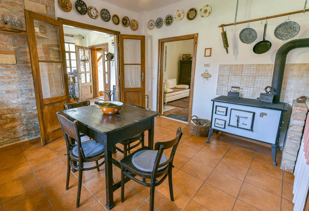 Halhaza Vendeghaz Apartment Sirok Bagian luar foto