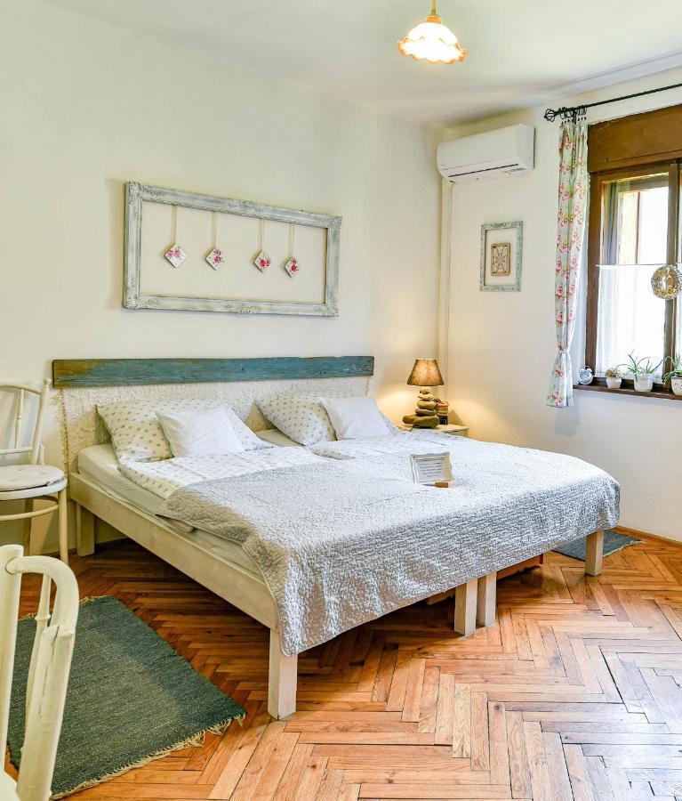 Halhaza Vendeghaz Apartment Sirok Bagian luar foto