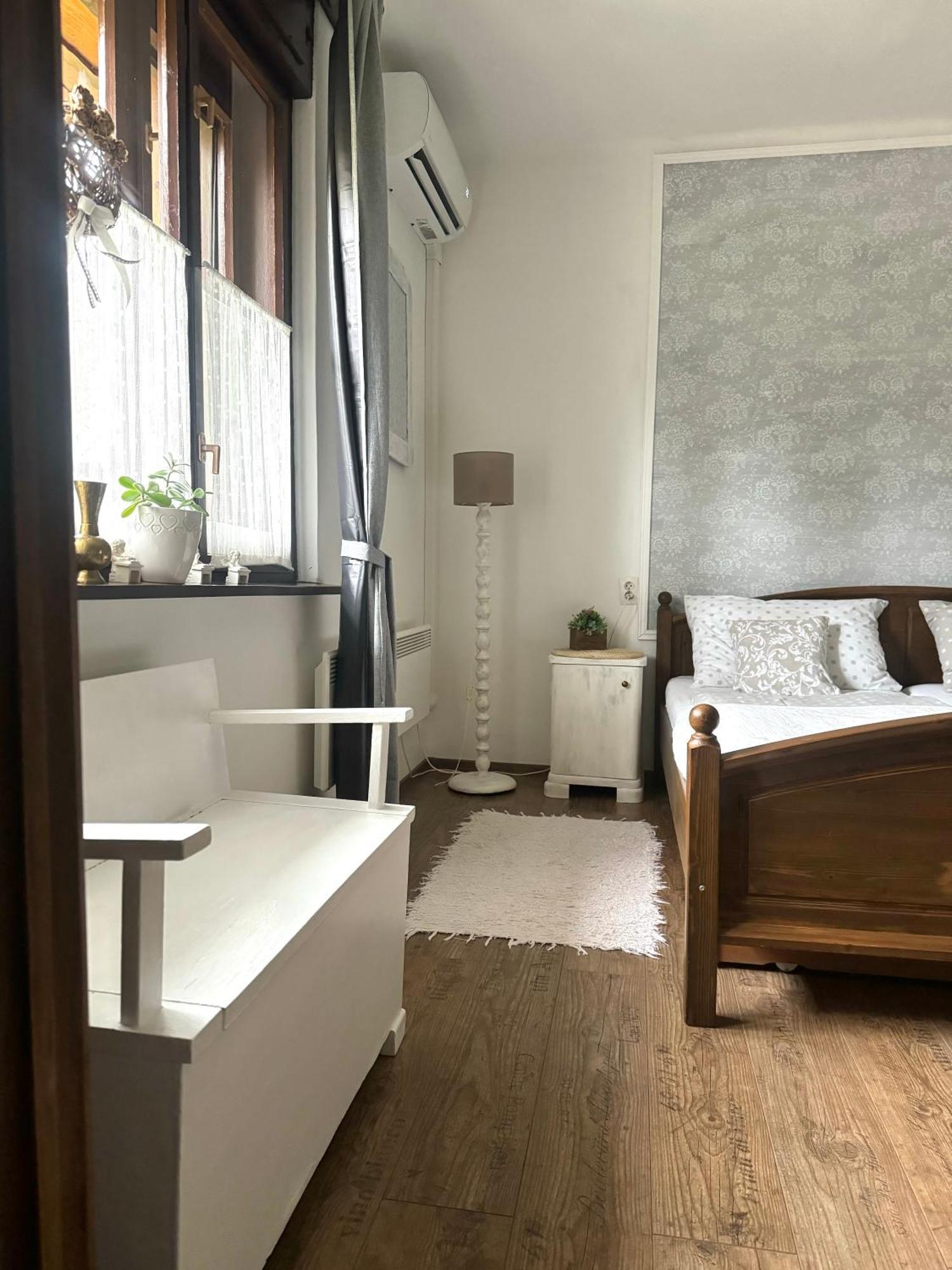Halhaza Vendeghaz Apartment Sirok Bagian luar foto